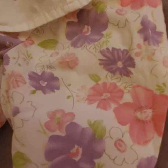 Lullaby Club Spring/Summer baby girl outfit  with flowers size 9m - Picture 7 of 7